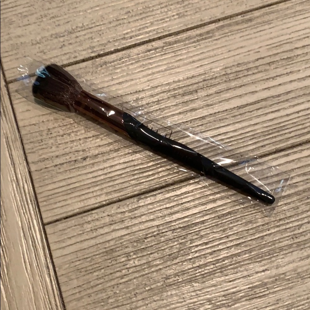 Luxie 1010 small contour makeup brush